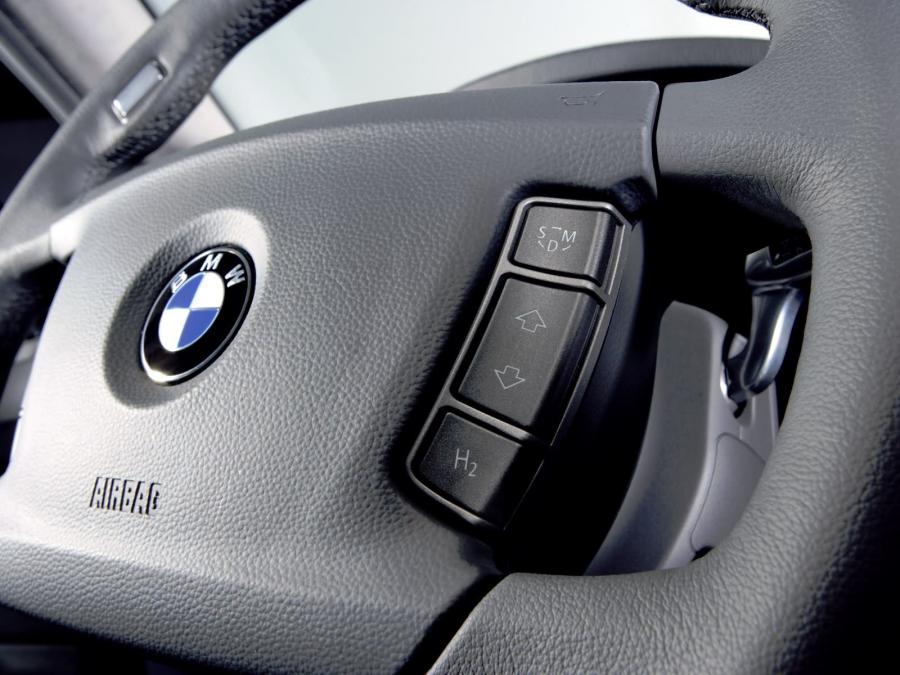  BMW Hydrogen 7 2006 года  (фото 46 из 73)
